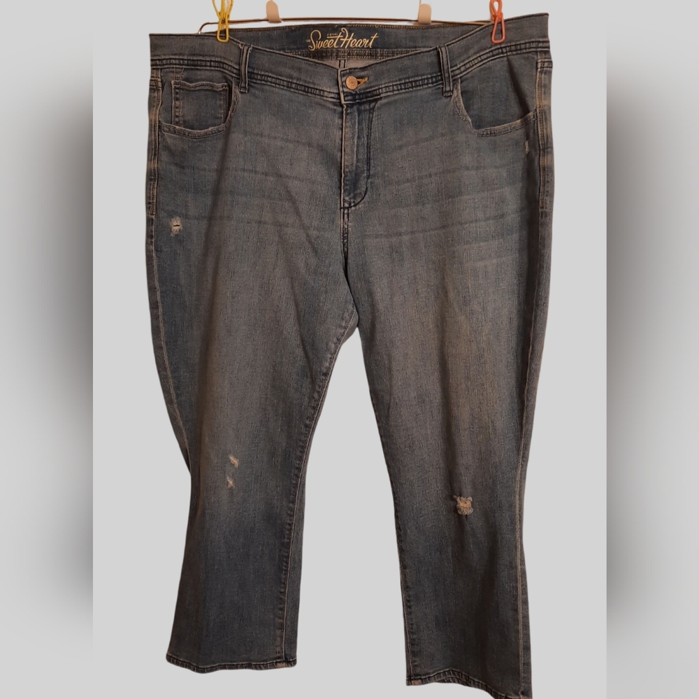 Old Navy Light Wash Distressed Sweetheart Capri Size 18